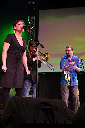Steppin' In It w/ Rachel Davis