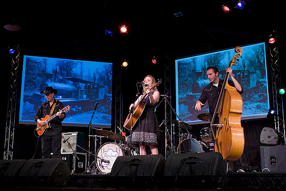 Eilen Jewell Band @ C2G, Fort Wayne, IN - 6/22/08