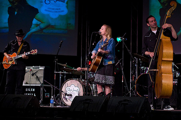 Eilen Jewell Band @ C2G, Fort Wayne, IN - 6/22/08