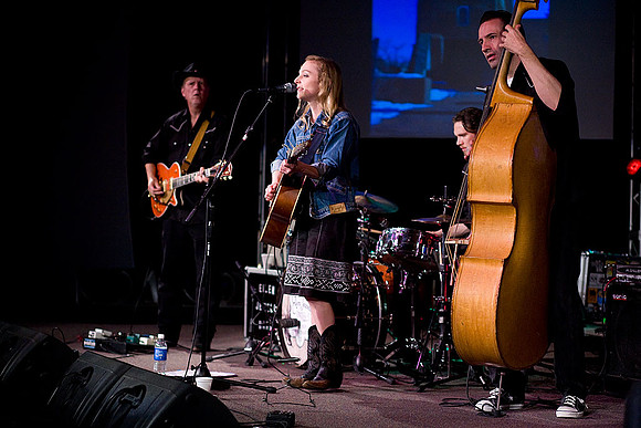 Eilen Jewell Band @ C2G, Fort Wayne, IN - 6/22/08