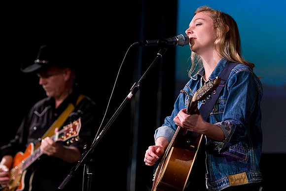 Eilen Jewell Band @ C2G, Fort Wayne, IN - 6/22/08